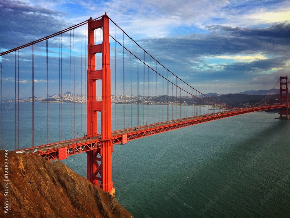 Fototapeta premium zachód słońca nad mostem Golden Gate w San Francisco w Kalifornii