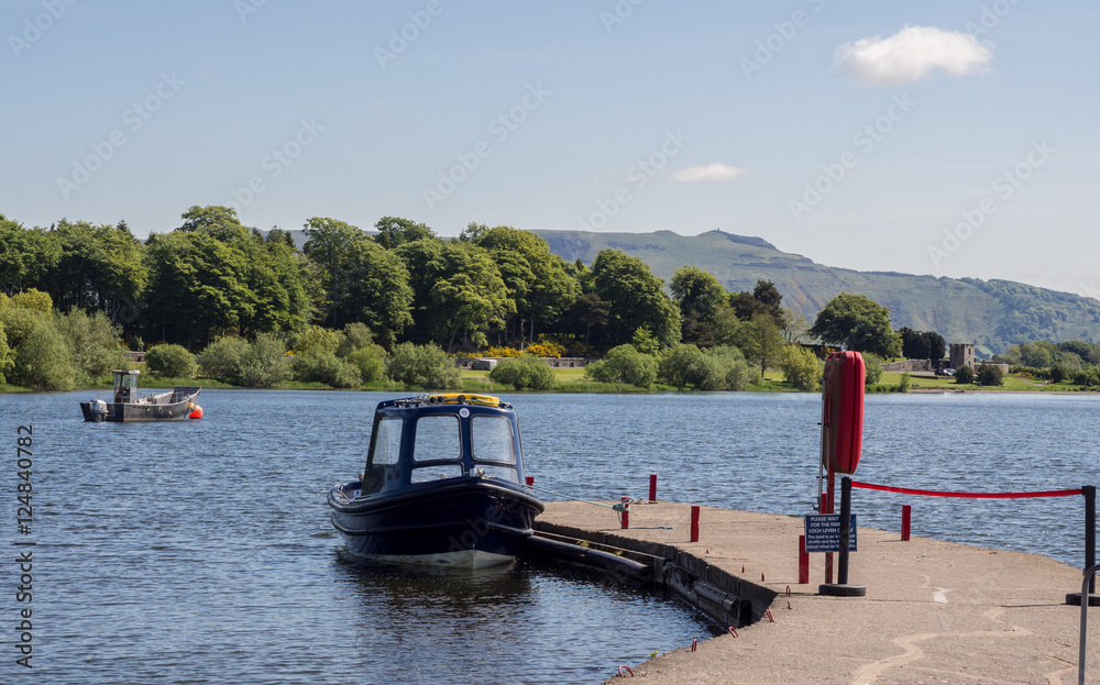 Kinross, Perthshire, Scotland, UK. May 31st 2016. Visitors to Loch Leven boarding snall boat to visit Loch Leven castle, Kinross, Perthshire, Scotland, UK