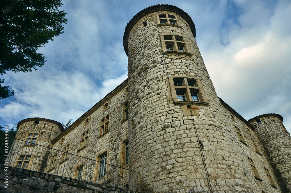 Obraz premium Stone castle in the medieval town of Vogue in France.