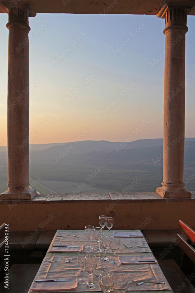 Obraz premium sunset dining tables n hills