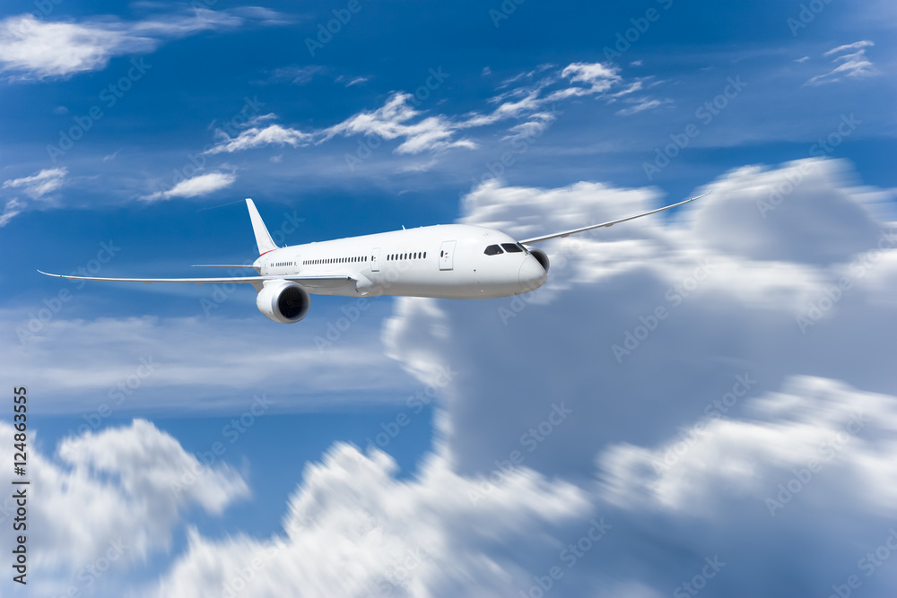 Fototapeta premium Podróż samolotem, samolot latający w błękitne niebo nad chmurami