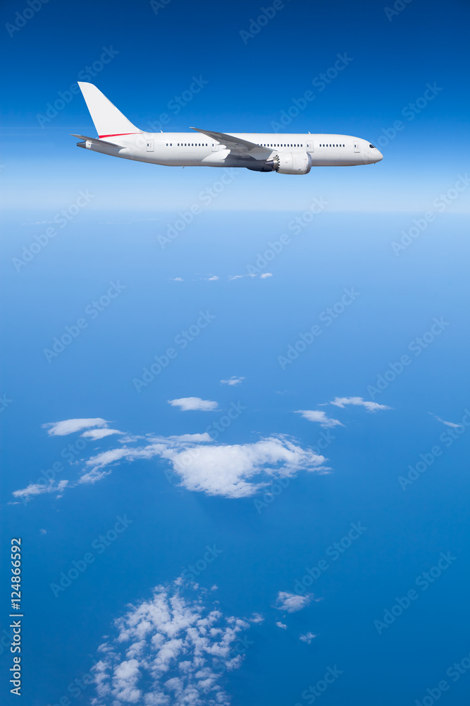 Podróż samolotem, samolot pasażerski latający nad chmurami - obrazy, fototapety, plakaty 