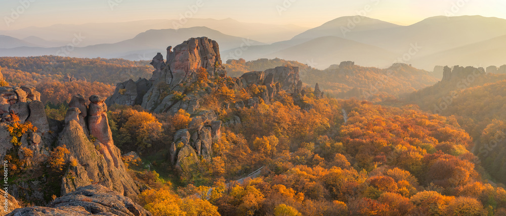 Belogradchik rocks at sunset /
Magnificent panoramic sunset view of the Belogradchik rocks in Bulgaria, lit by the last rays of autumn sun