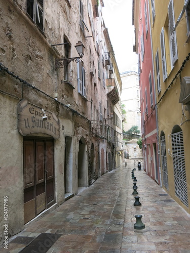 Korsika Bastia Hausfassaden und Gassen 16