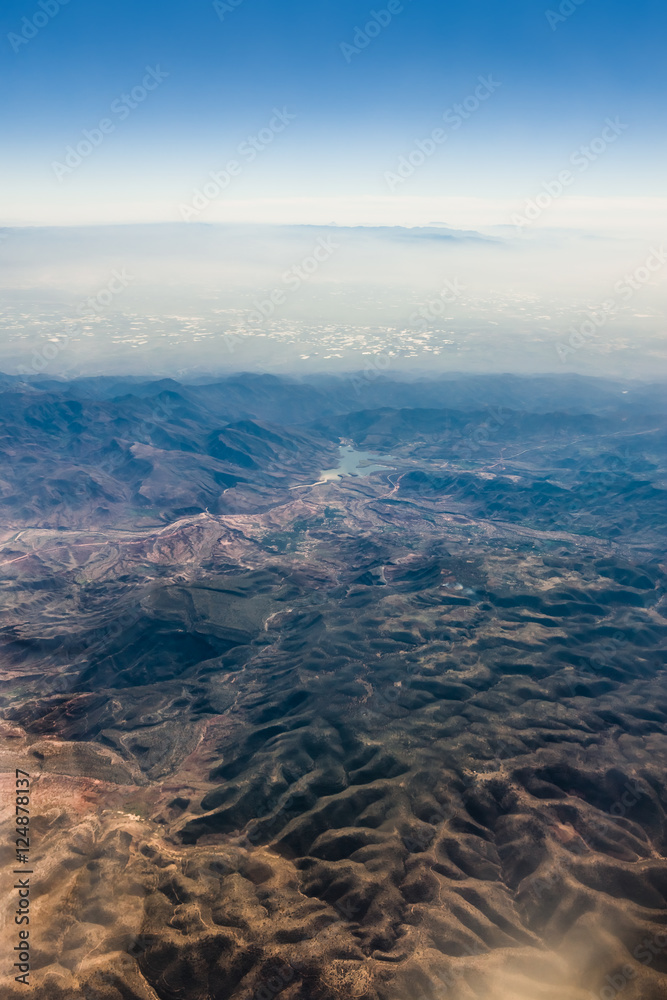 Widok z samolotu na horyzont i górskie szczyty - Atlas, Afryka - obrazy, fototapety, plakaty 