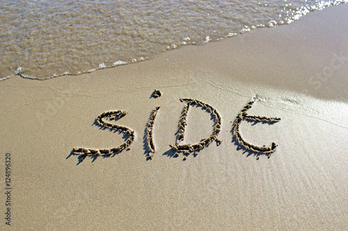 Side - Schriftzug am Strand