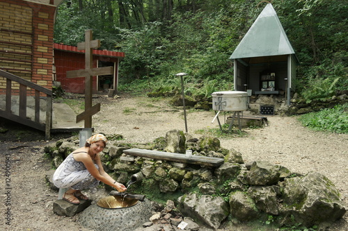 Свято-Михайло-Афонская Закубанская пустынь. Женщина у святого источника.