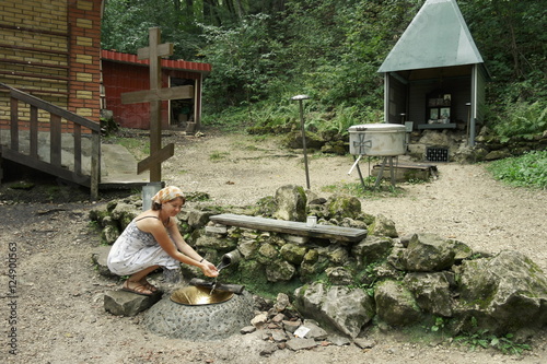 Свято-Михайло-Афонская Закубанская пустынь. Женщина у святого источника.