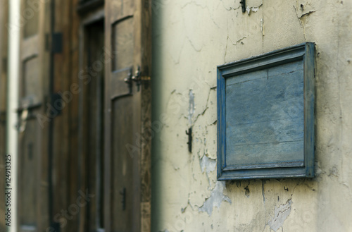Blank wooden board on an old building wall © Stefan Wolny