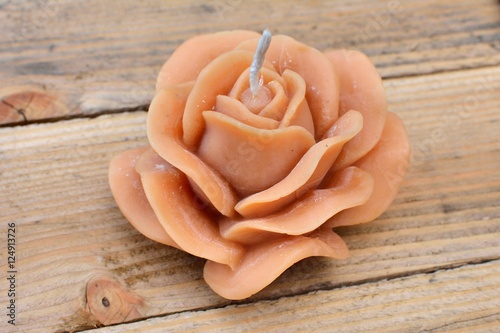 Jolie rose faite en pâte à sel pour la décoration d'intérieur photo