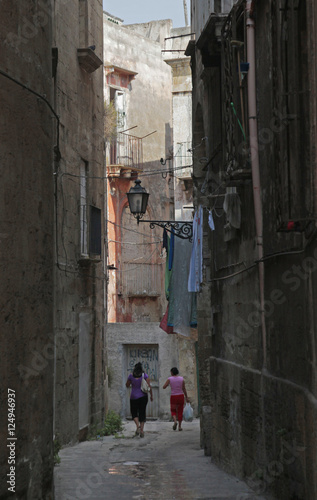narrow alley n people walking © danheller