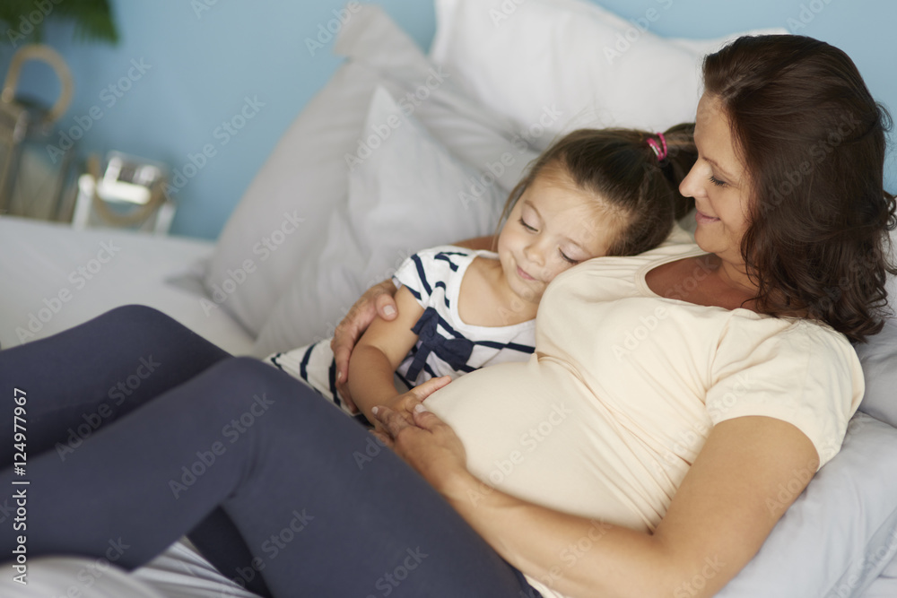 Obraz premium Daughter and mother waiting for the baby.