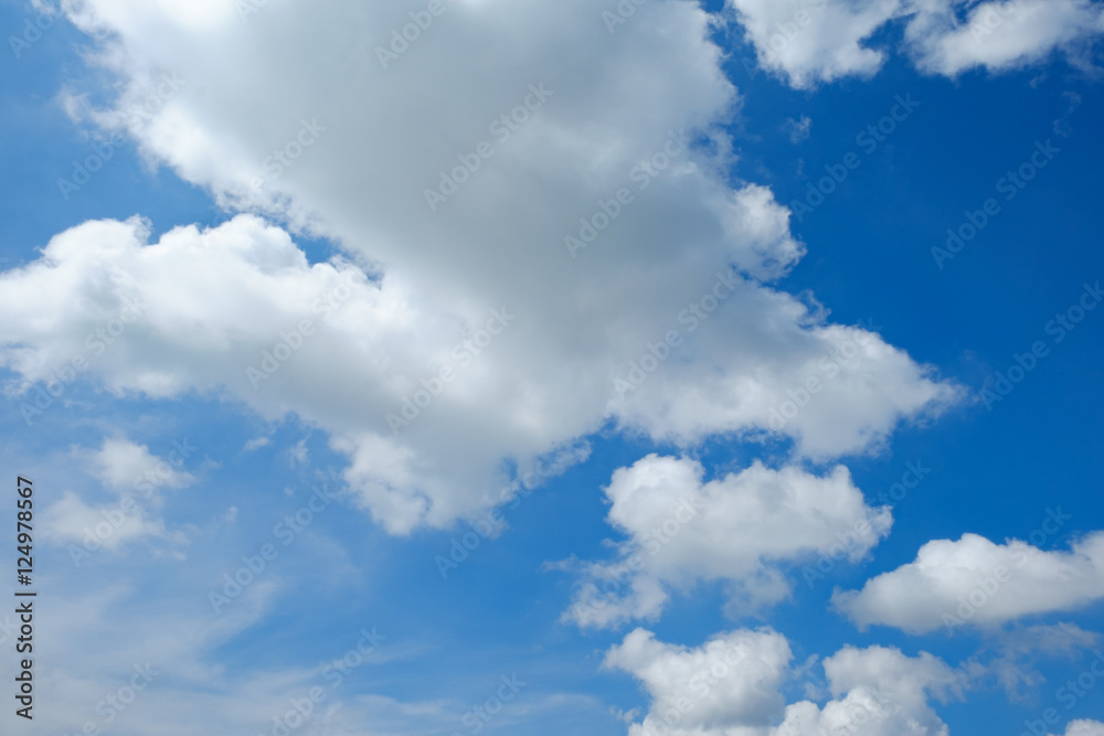 Obraz premium Blue sky with cloud background for backdrop background use