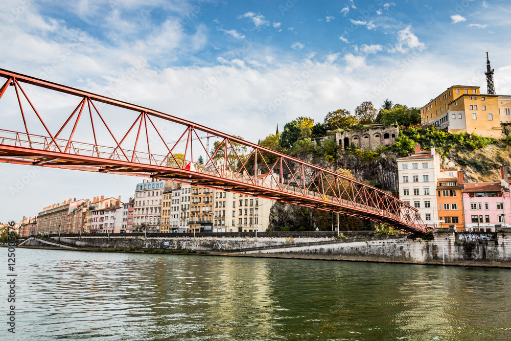 Naklejka premium La Passerelle de l'Homme de Roche sur la Saône à Lyon