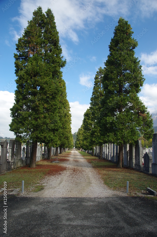 chemin-cimetière