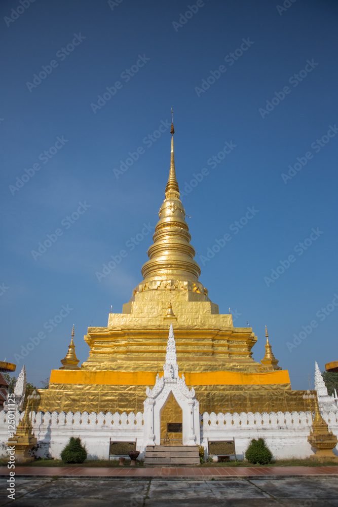 Naklejka premium Golden pagoda Thailand Historic Buddhist