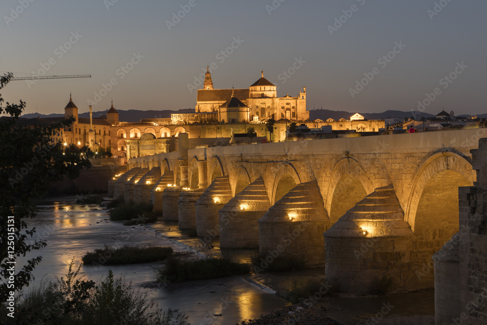 Córdoba bij schemer en nacht