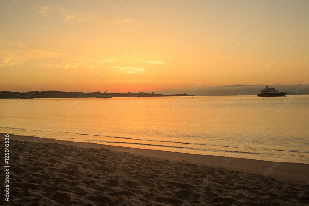 La Sardegna, isola tra mare cielo e acqua trasparente. La Sardegna, isola tra mare cielo e acqua trasparente.
