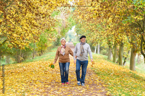 Spaziergang durch den bunten Herbst, Senioren