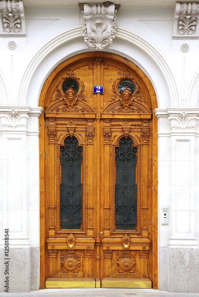 puerta decorada antigua en la ciudad de Valladolid de la comunidad de Castilla y Leon