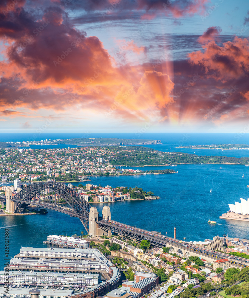 Fototapeta premium Sydney Harbour, NSW, Australia at dusk