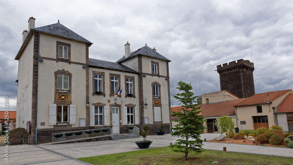 Mairie du village de Chateaugay (63)