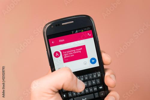 Fotografi Sexting - modern flirting trough mobile phone