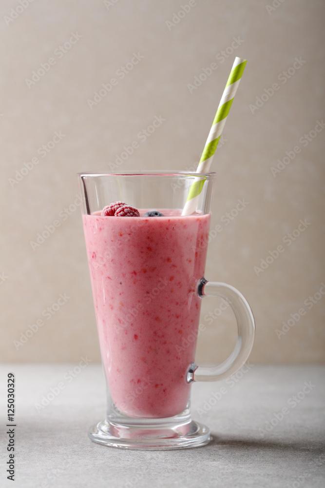 Blended summer berry cocktails Blended summer berry cocktails