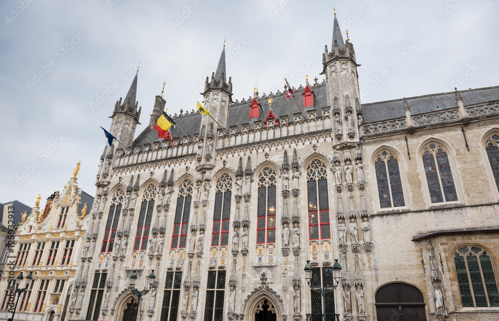 historische Fassade des Rathauses in Brügge, Belgien