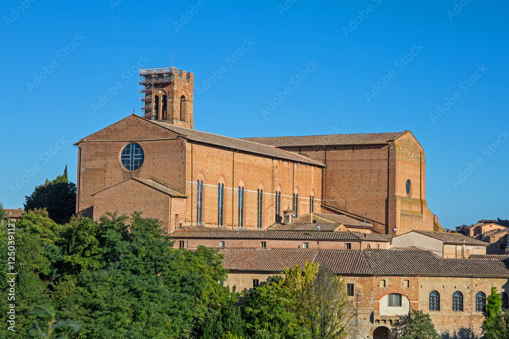 Blick auf die Basilika Cateriniana San Domenico