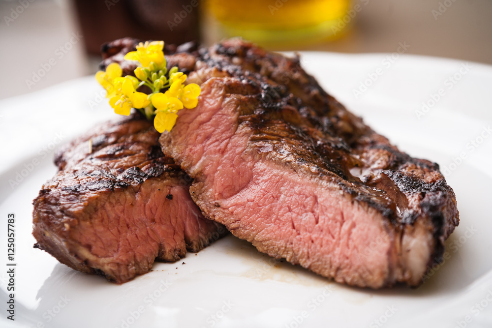 Entrecote with grilled garlic Entrecote with grilled garlic