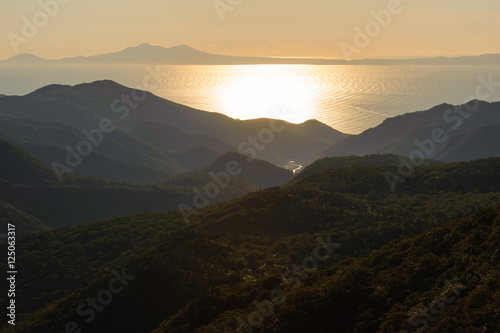 知床半島と国後島の夜明け photo