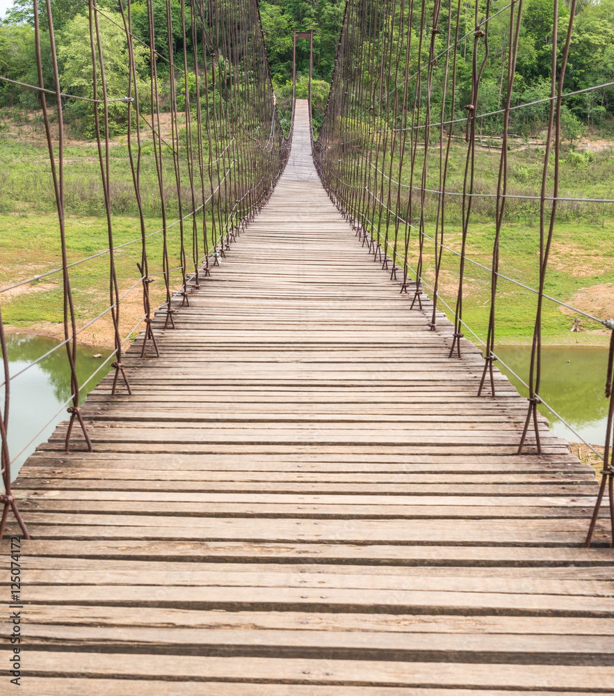 Obraz premium Beautiful of rope bridge in Kaeng Krachan National Park, Phetcha