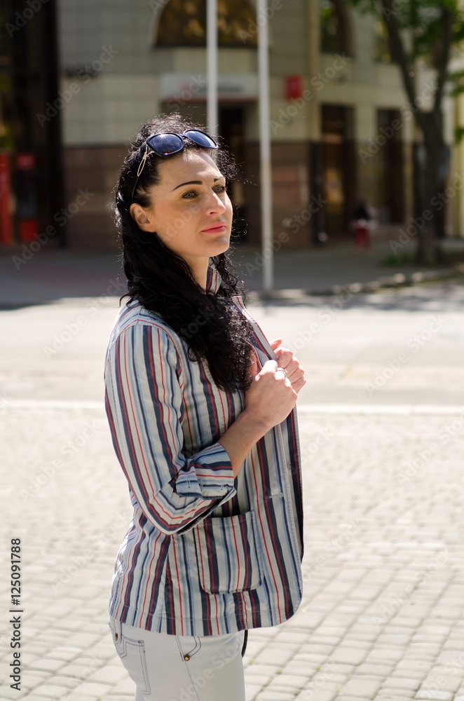 girl walking on the city