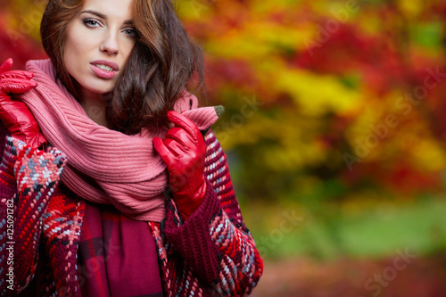 Young woman in autumn park © ZoomTeam