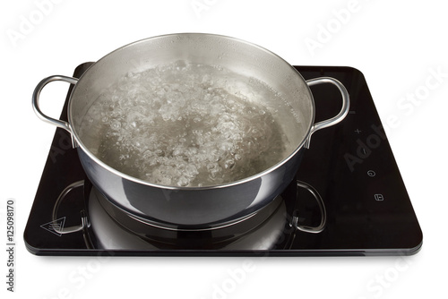 Casseruola con acqua bollente