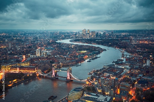 Slika na platnu London at the dusk