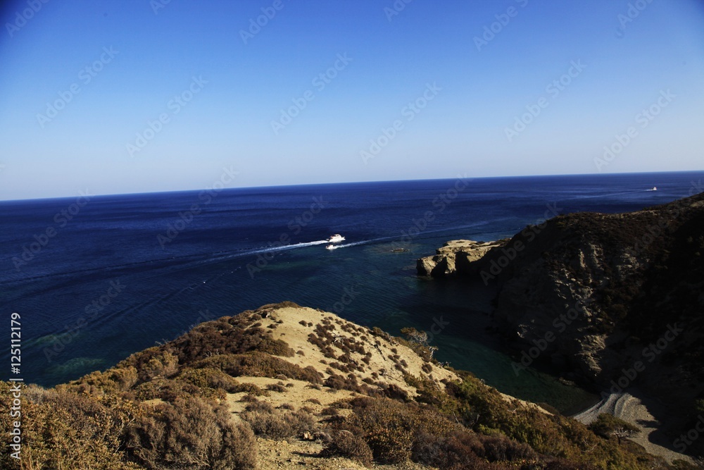 Griechenland, einsame Bucht mit Booten auf dem Meer, Karpathos Griechenland, einsame Bucht mit Booten auf dem Meer, Karpathos