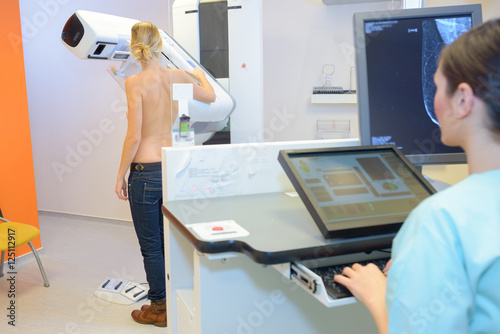 Tableau sur toile Rear view of woman having mammogram