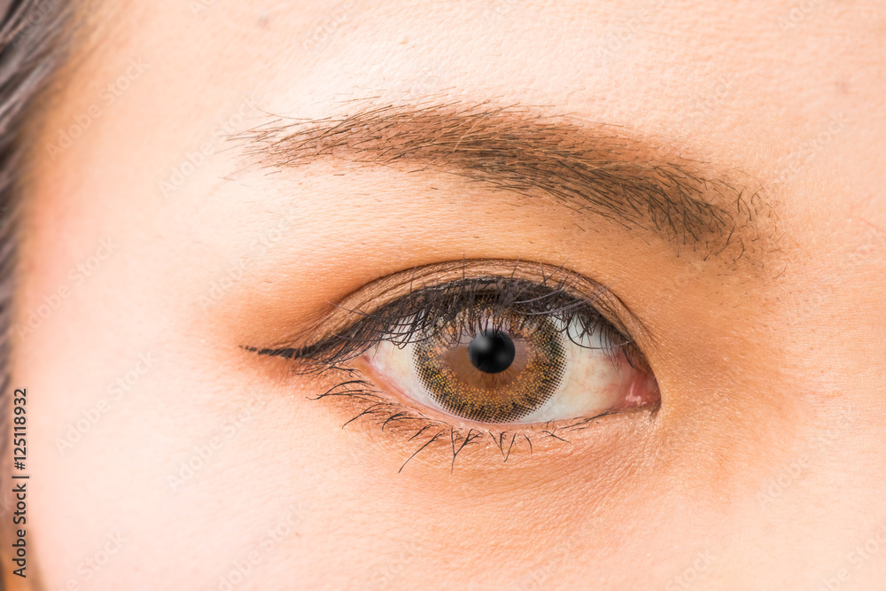 Fototapeta premium カラコンの女性の片目 woman of colored contact lenses