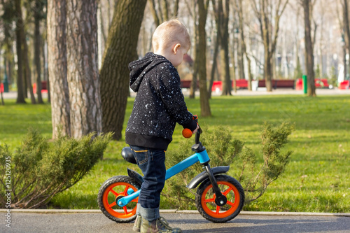 Fototapeta Naklejka Na Ścianę i Meble -  Little boy on the run bike