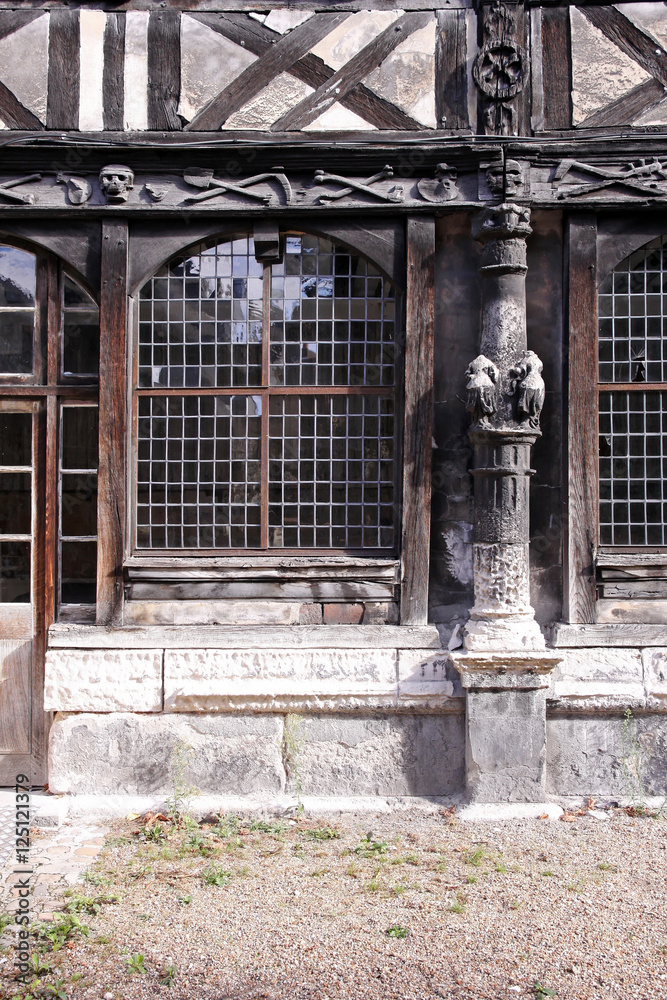 Obraz premium historic carvings at french ossuary