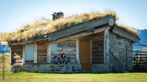 Famille au refuge photo