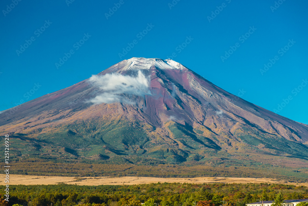 朝の富士山　初冠雪