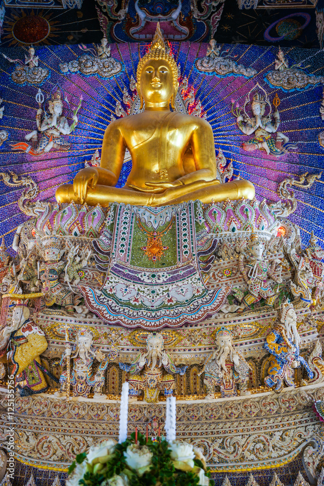 Obraz premium Buddha Image statue with Chinese and Thai goddess.