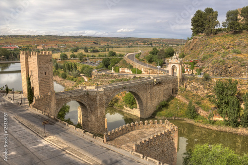 Alcantara Bridge in Toledo, Spain © Jan Kranendonk