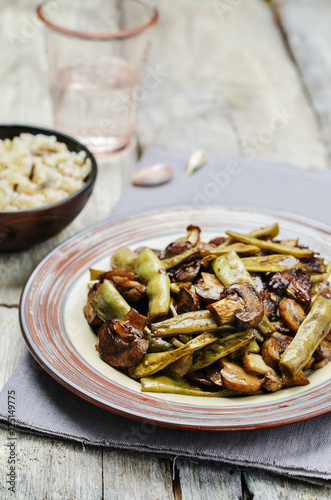 Roasted mushrooms with balsamic green beans