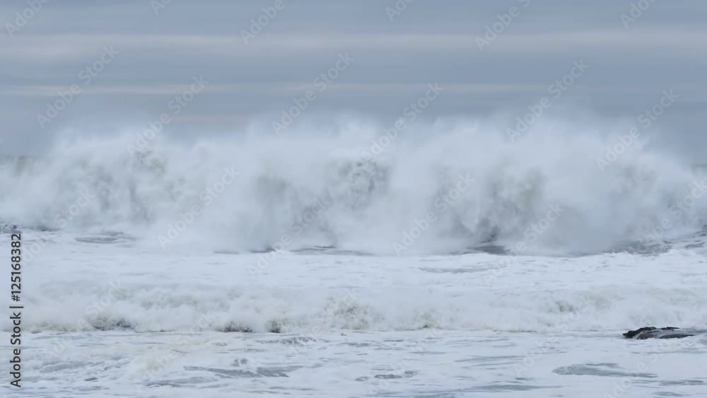 Crashing waves storm sea swells with white wash waves El Ni�o Crashing waves storm sea swells with white wash waves El Ni�o