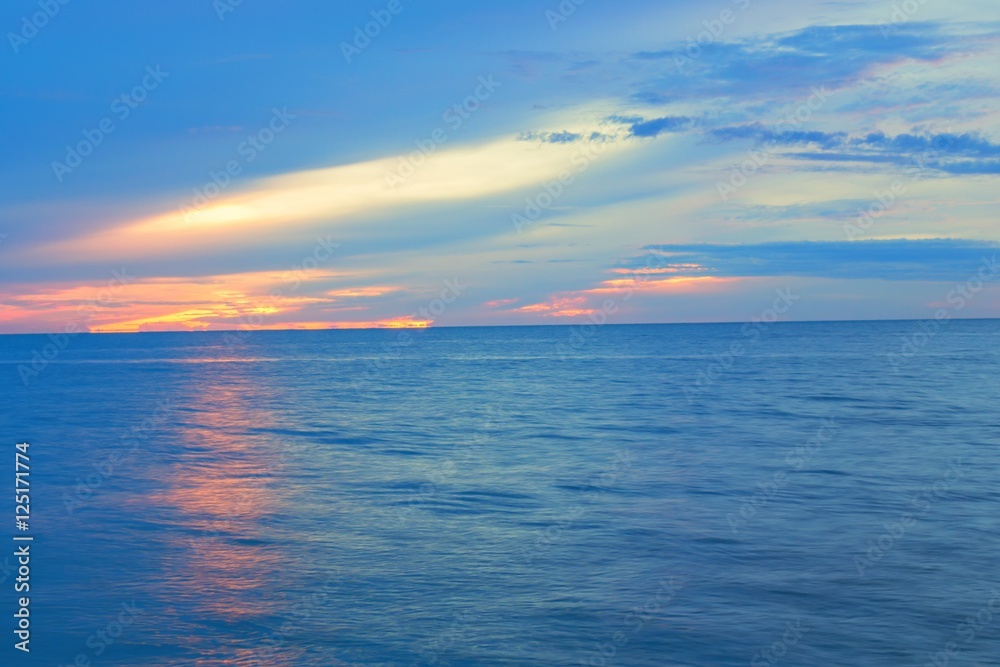 Obraz premium Sunrise morning time before. Colorful sky and water in lake reflex.