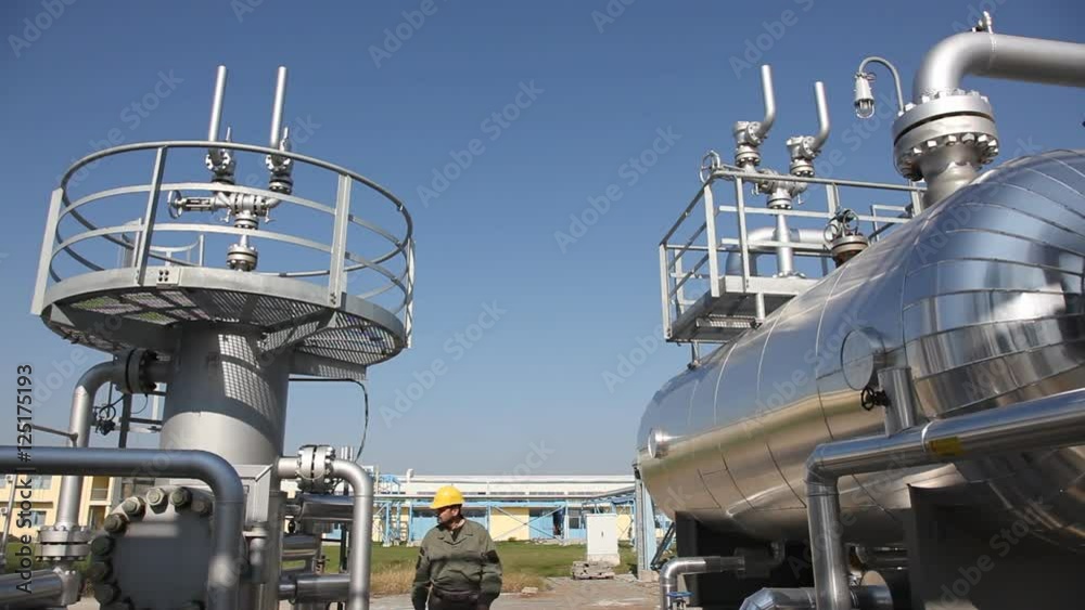 Underground storage of natural gas. Factory distribution, and industrial processing of natural gas with Worker. Many pipelines and construction. Underground storage of natural gas. Factory distribution, and industrial processing of natural gas with Worker. Many pipelines and construction.